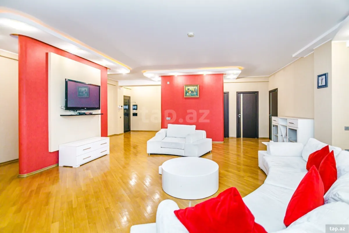 Kirayə verilir 4 otaqlı yeni tikili 200 m²