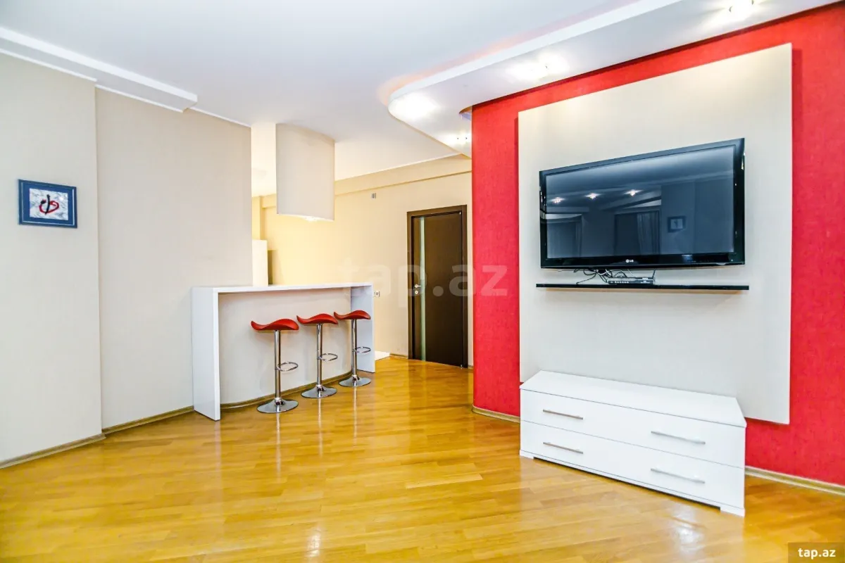 Kirayə verilir 4 otaqlı yeni tikili 200 m²