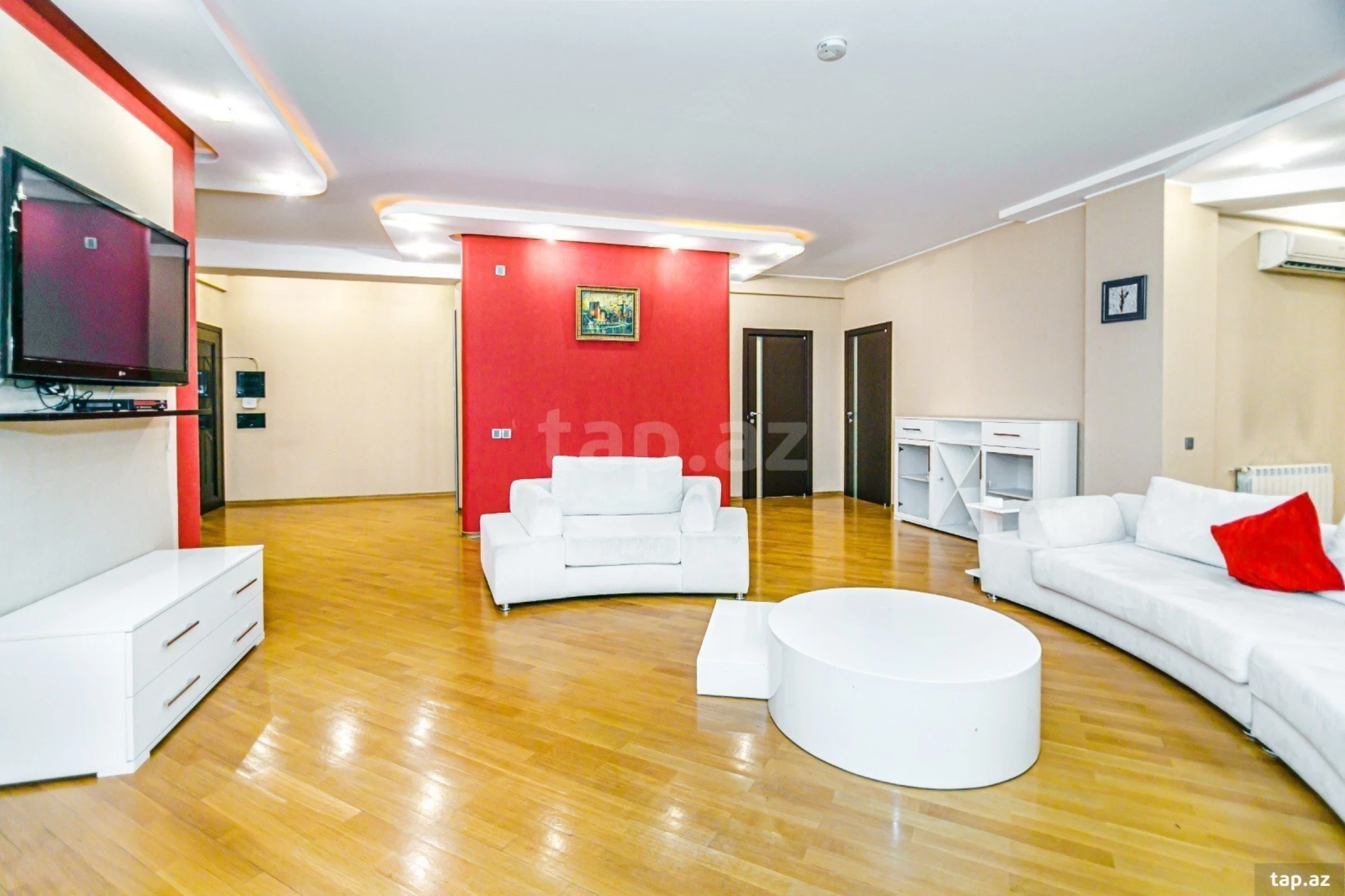 Kirayə verilir 4 otaqlı yeni tikili 200 m²