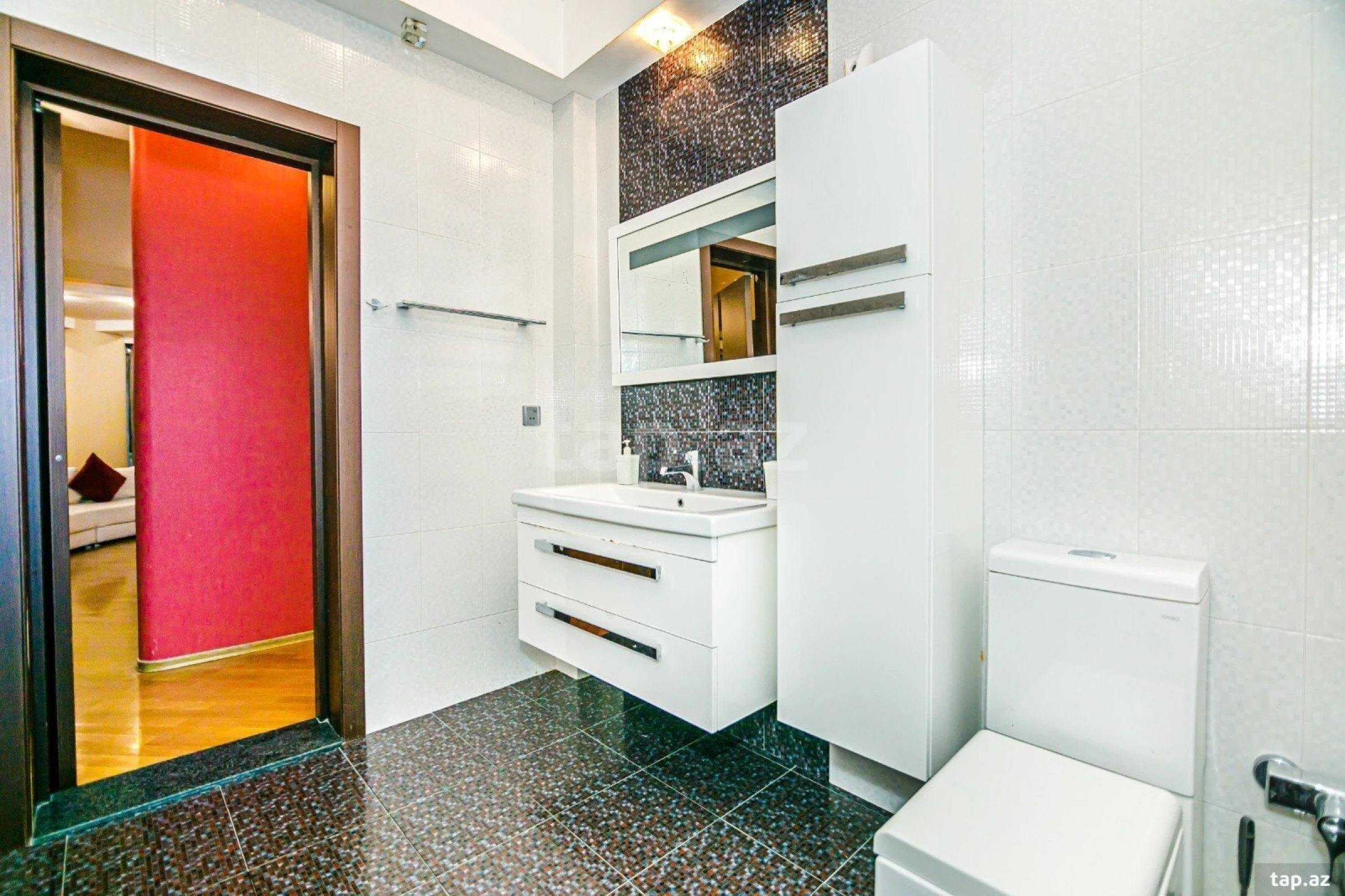 Kirayə verilir 4 otaqlı yeni tikili 200 m²