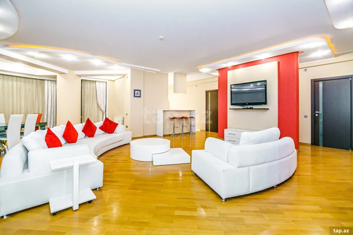 Kirayə verilir 4 otaqlı yeni tikili 200 m²