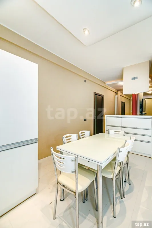 Kirayə verilir 4 otaqlı yeni tikili 200 m²