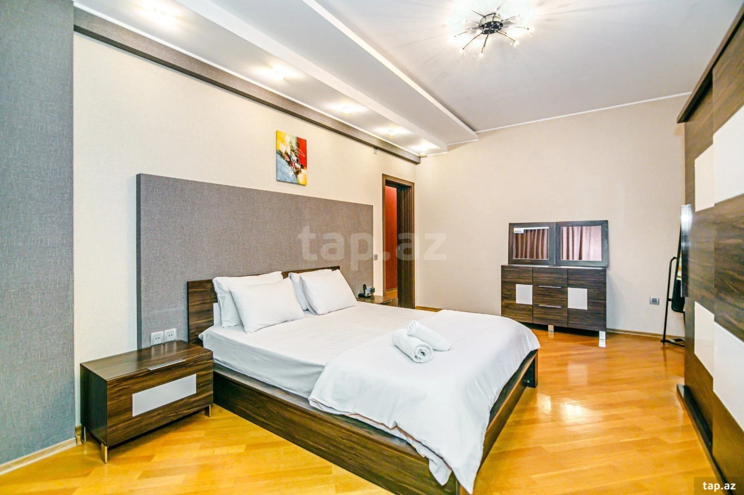 Kirayə verilir 4 otaqlı yeni tikili 200 m²