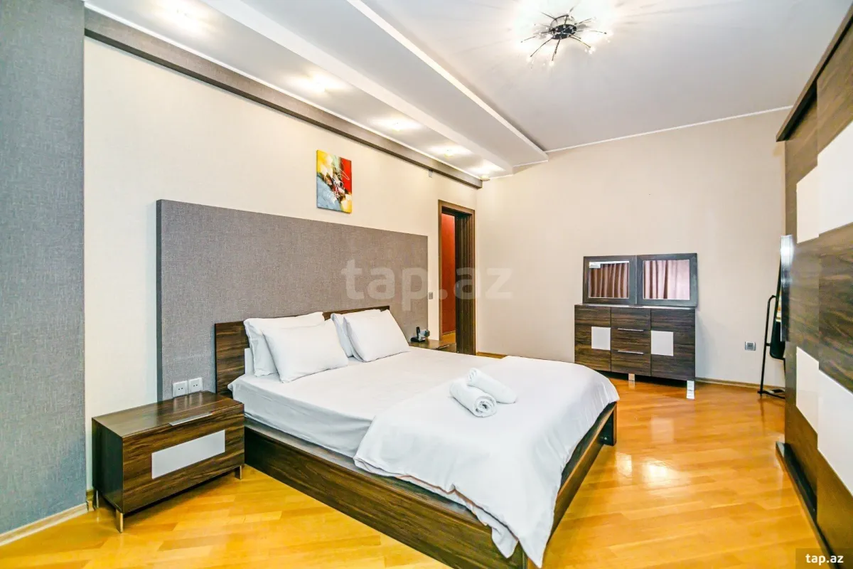 Kirayə verilir 4 otaqlı yeni tikili 200 m²