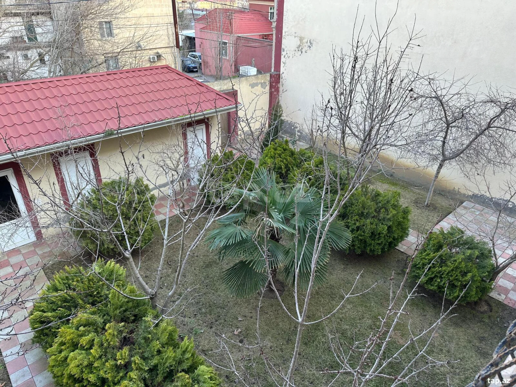 Kirayə verilir 6 otaqlı həyət evi