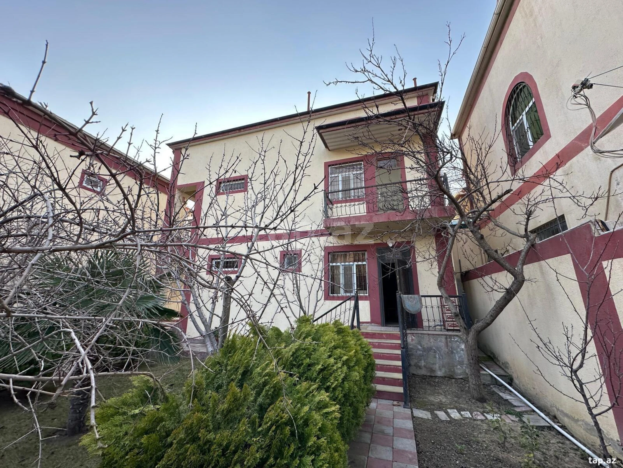 Kirayə verilir 6 otaqlı həyət evi