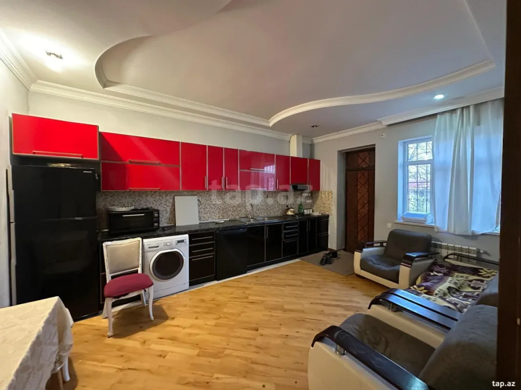 Kirayə verilir 6 otaqlı həyət evi