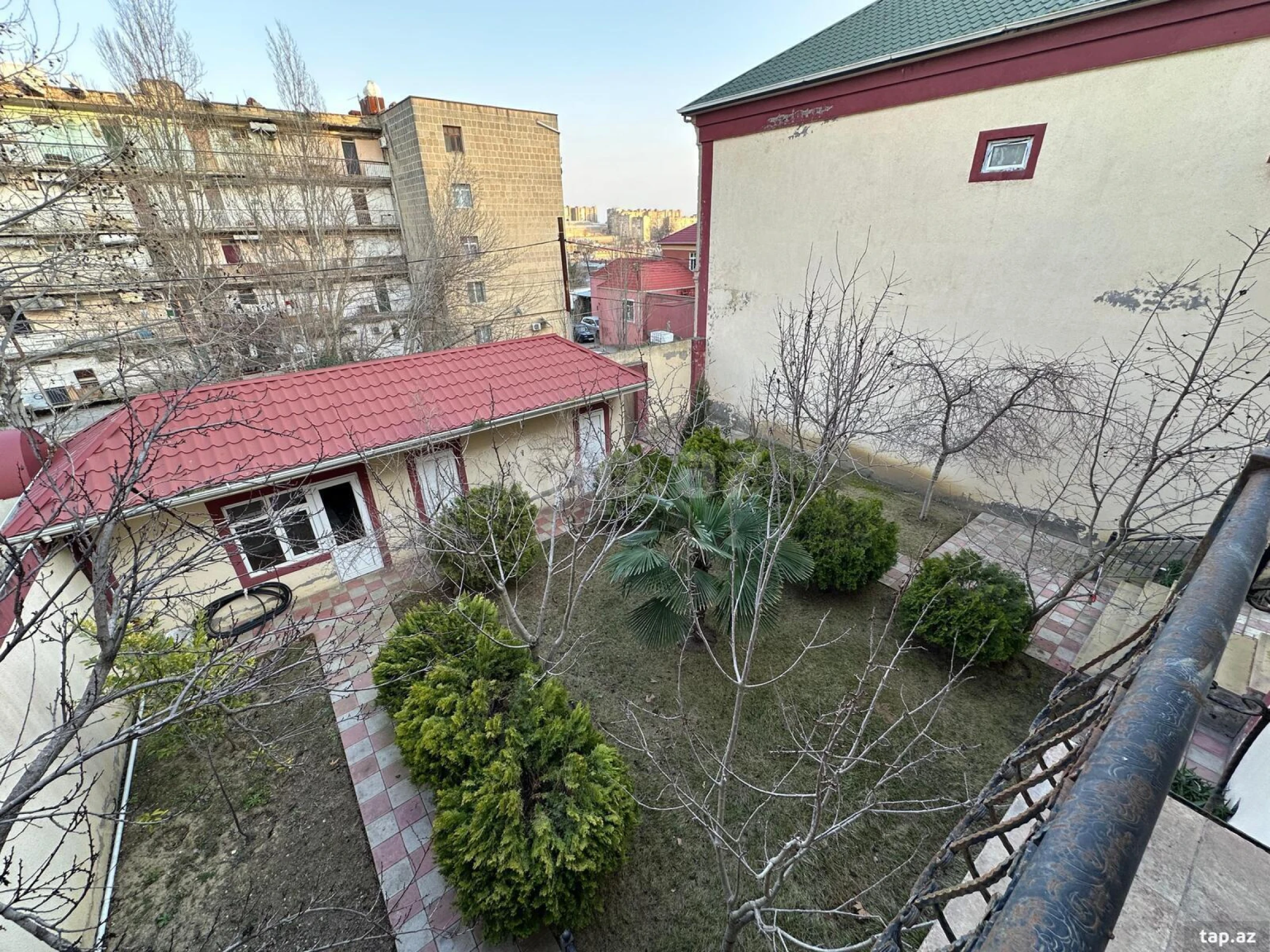 Kirayə verilir 6 otaqlı həyət evi