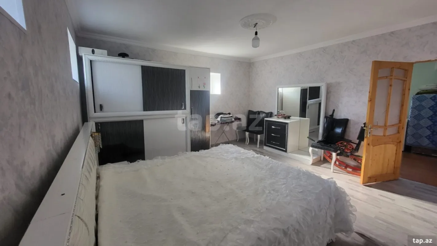 Satılır 5 otaqlı həyət evi