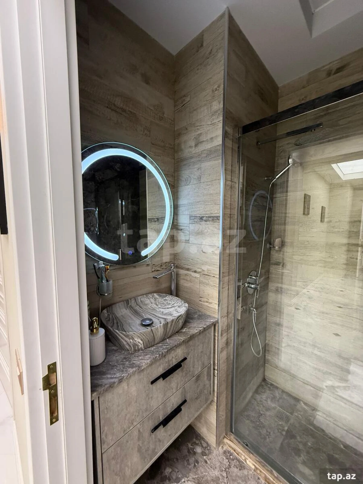 Satılır 3 otaqlı yeni tikili 125 m²