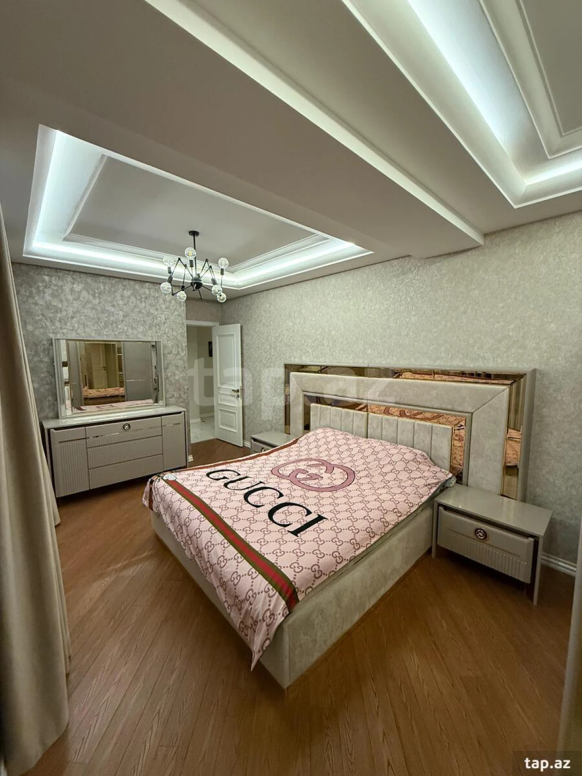 Satılır 3 otaqlı yeni tikili 125 m²