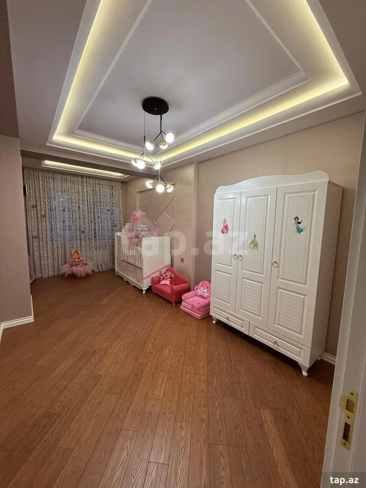 Satılır 3 otaqlı yeni tikili 125 m²