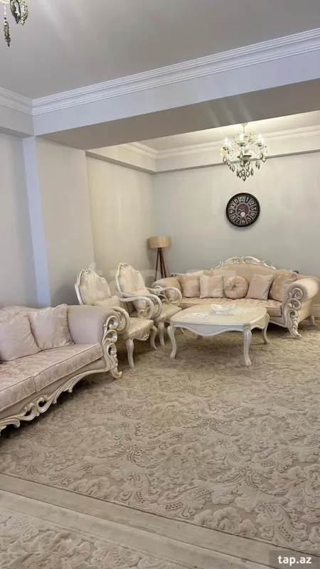 Satılır 3 otaqlı yeni tikili 160 m²