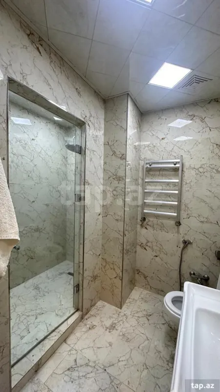 Satılır 3 otaqlı yeni tikili 160 m²