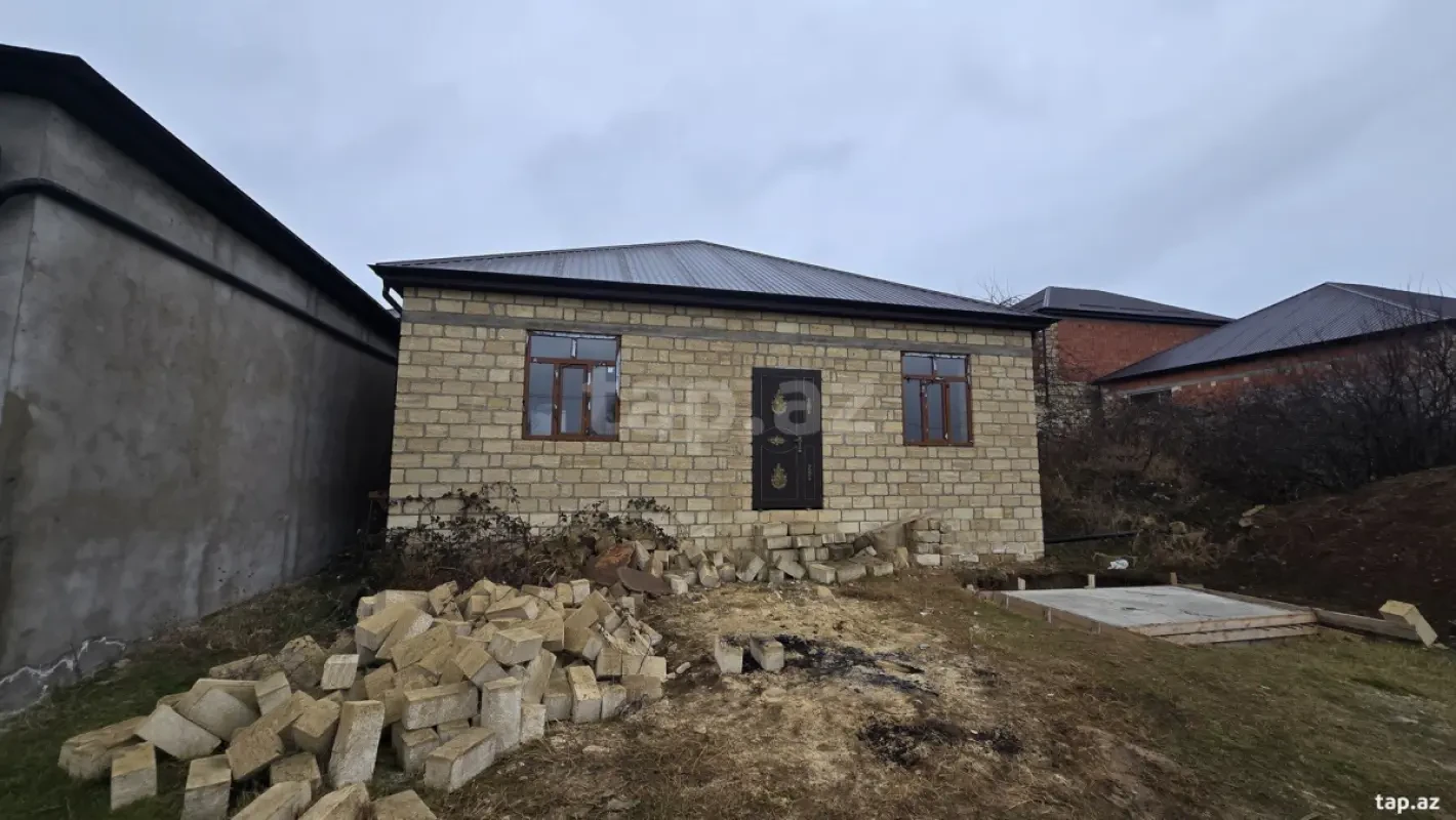 Satılır 4 otaqlı həyət evi 150 m²