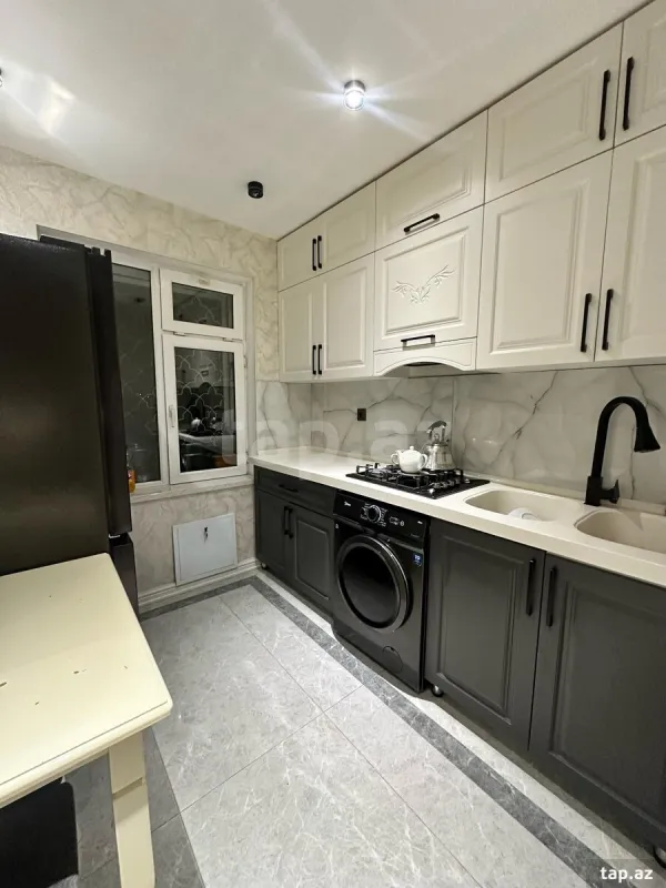 Satılır 4 otaqlı mənzil 90 m²