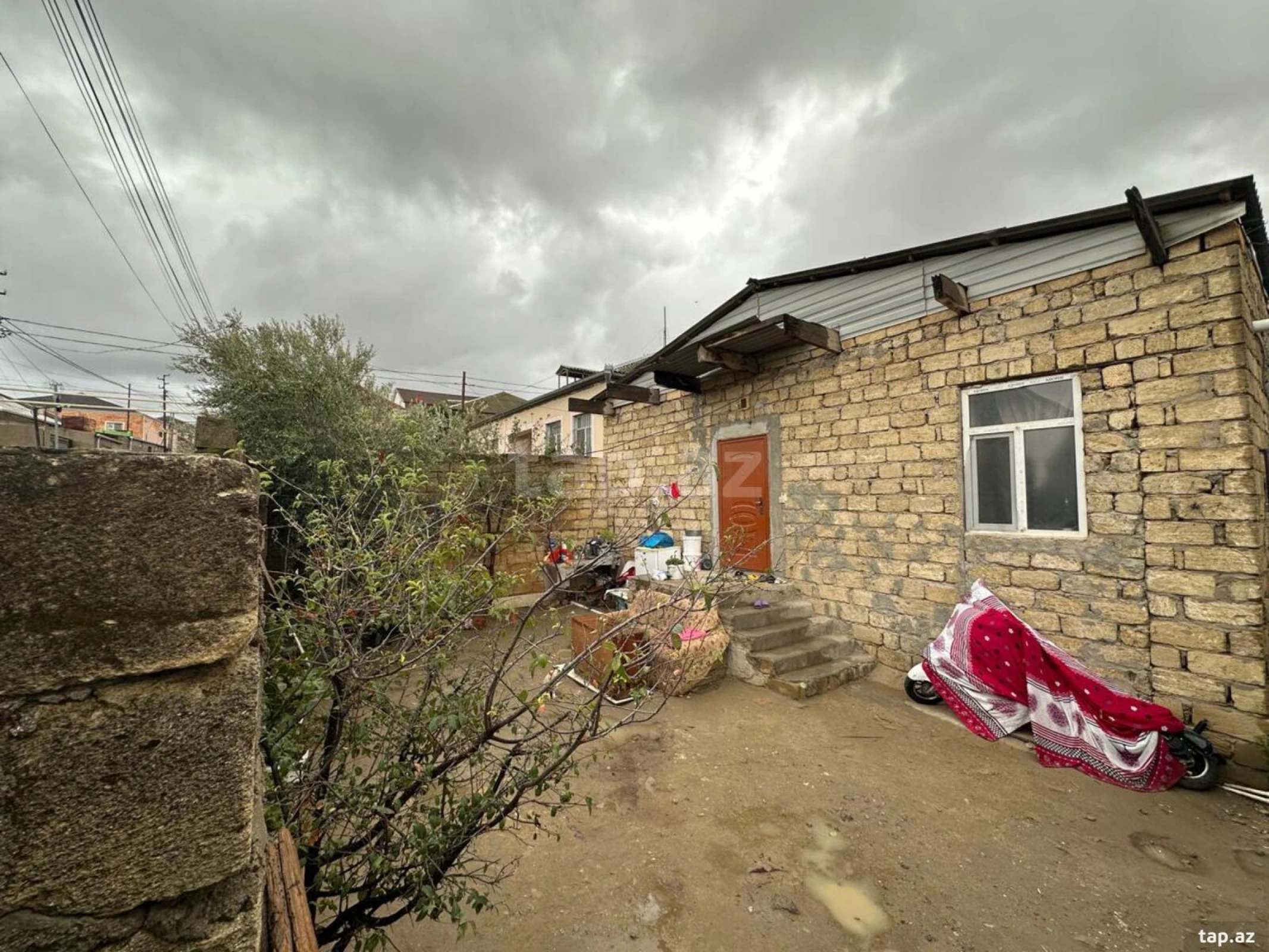 Satılır 4 otaqlı həyət evi