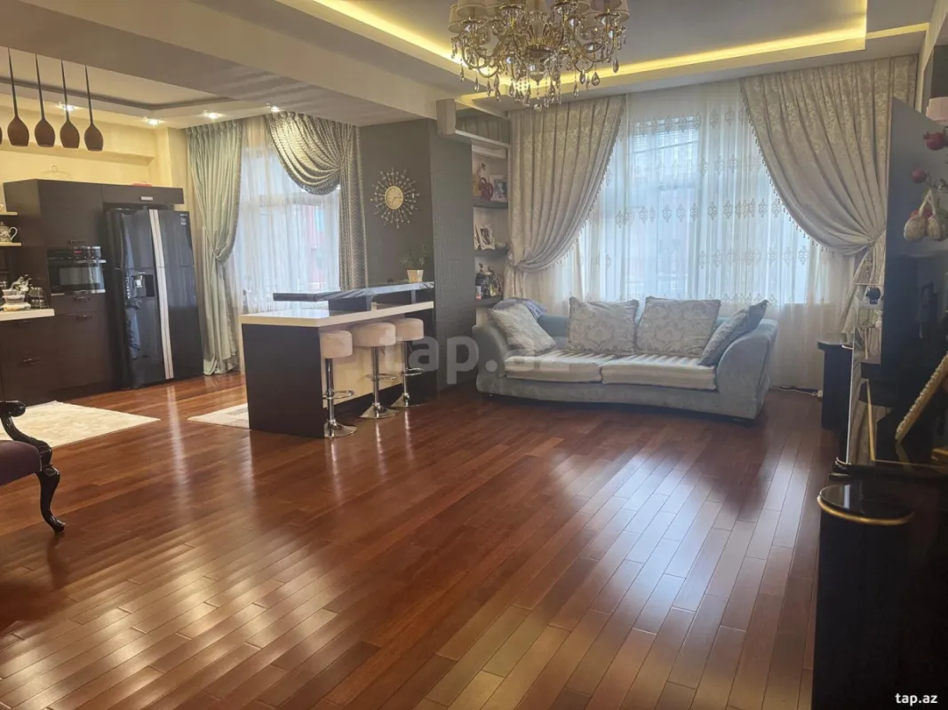 Satılır 4 otaqlı yeni tikili 175 m²