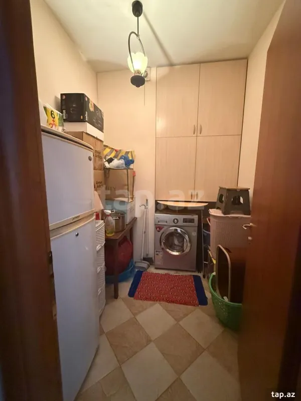 Kirayə verilir 4 otaqlı yeni tikili 200 m²