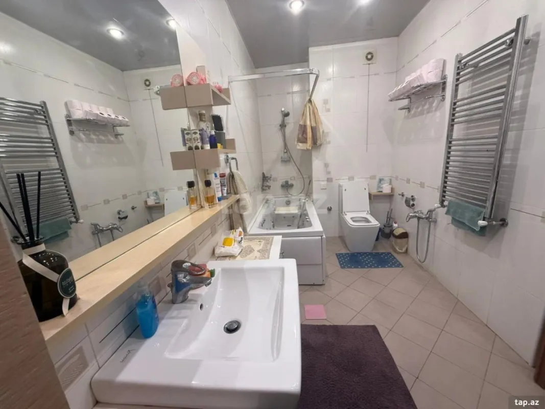 Kirayə verilir 4 otaqlı yeni tikili 200 m²