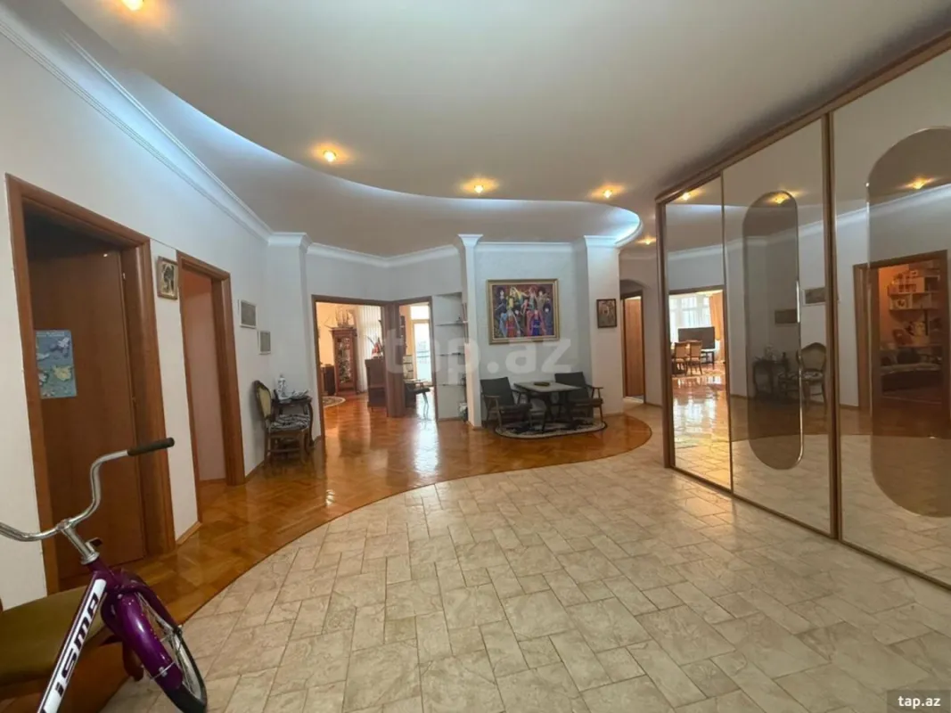 Kirayə verilir 4 otaqlı yeni tikili 200 m²