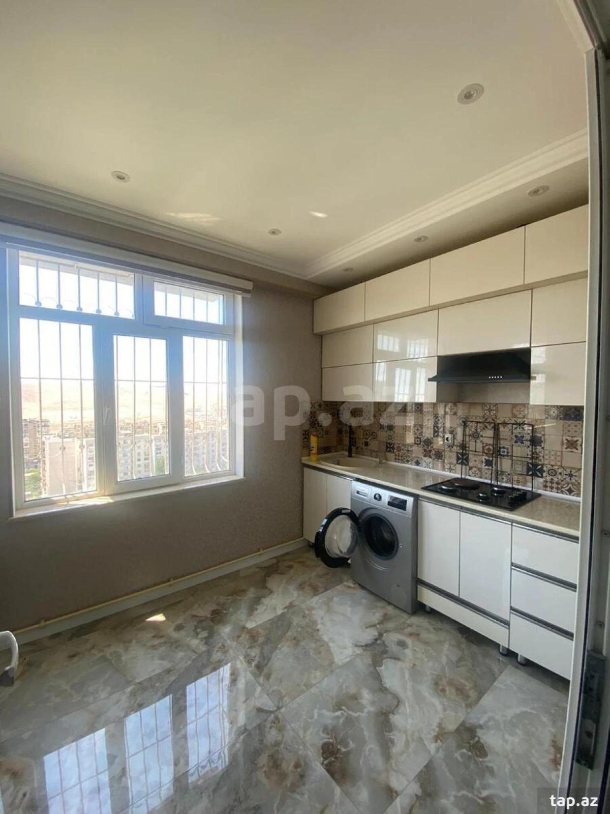 Kirayə verilir 3 otaqlı yeni tikili 75 m²