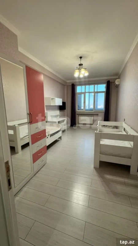 Kirayə verilir 3 otaqlı yeni tikili 134 m²