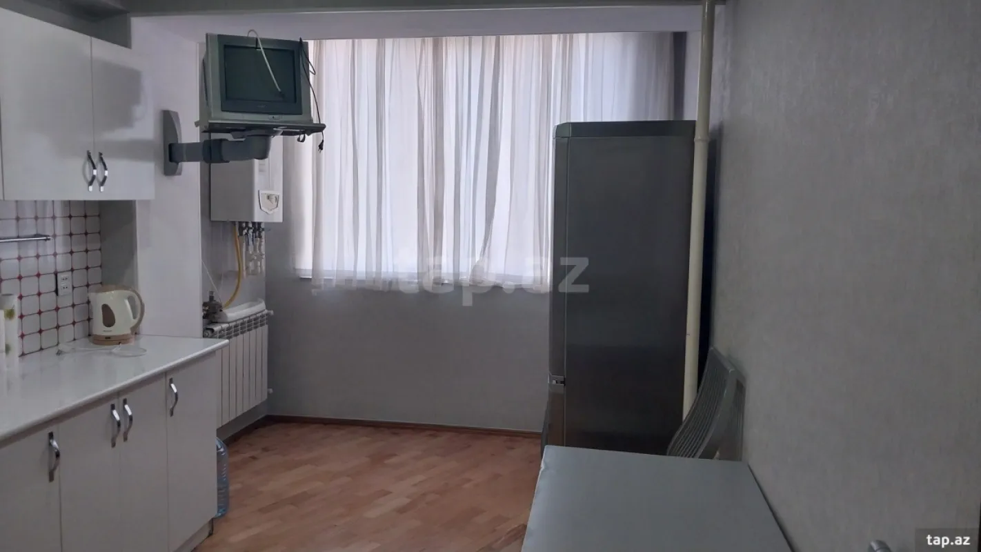 Kirayə verilir 2 otaqlı mənzil 80 m²