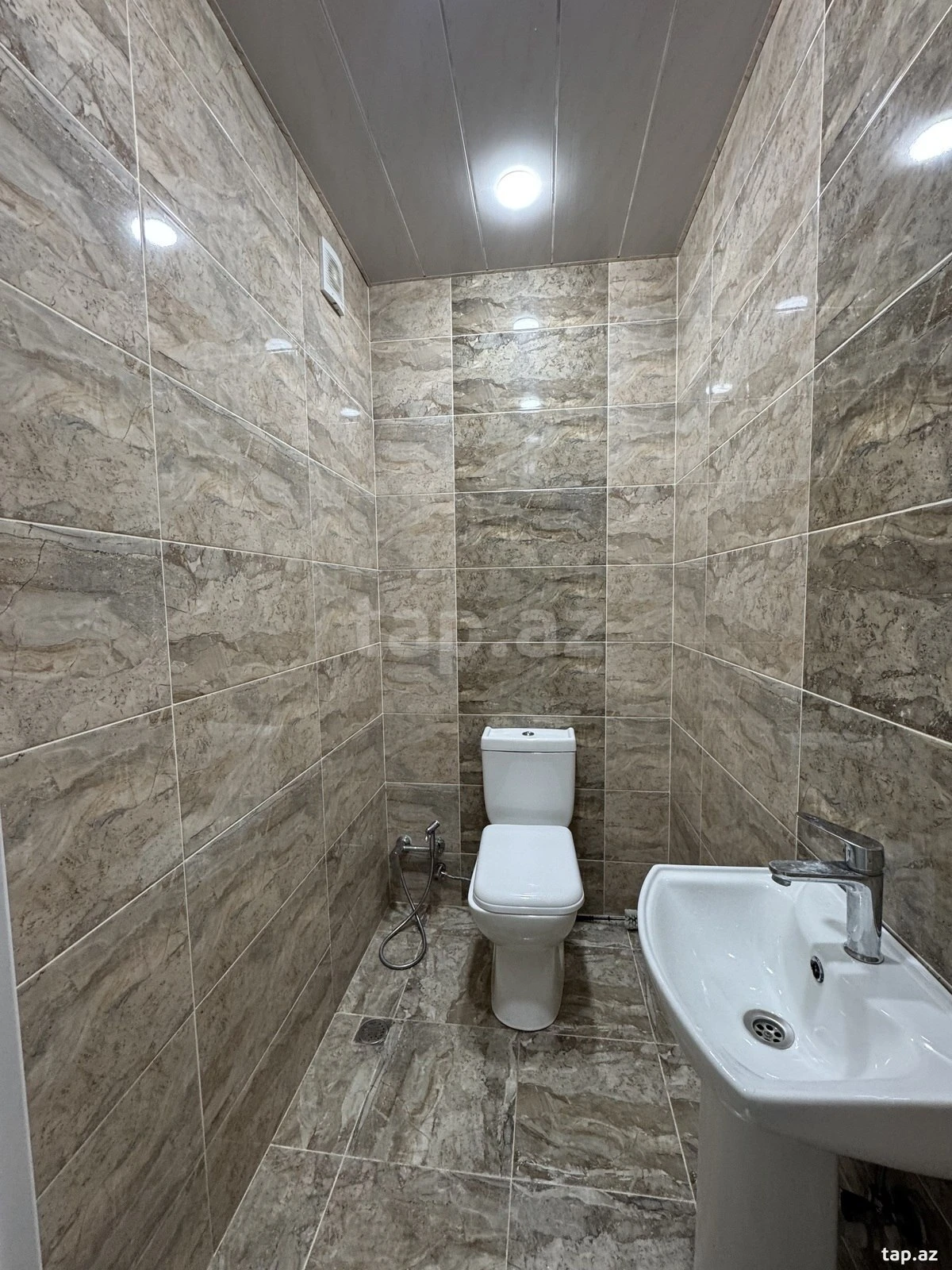 Kirayə verilir 3 otaqlı yeni tikili 120 m²