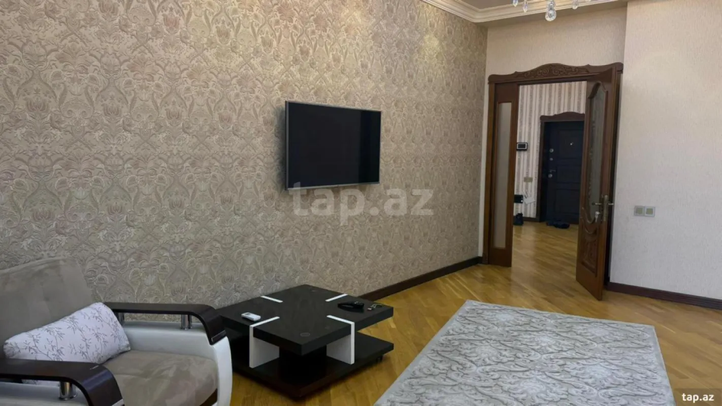 Kirayə verilir 2 otaqlı yeni tikili 110 m²