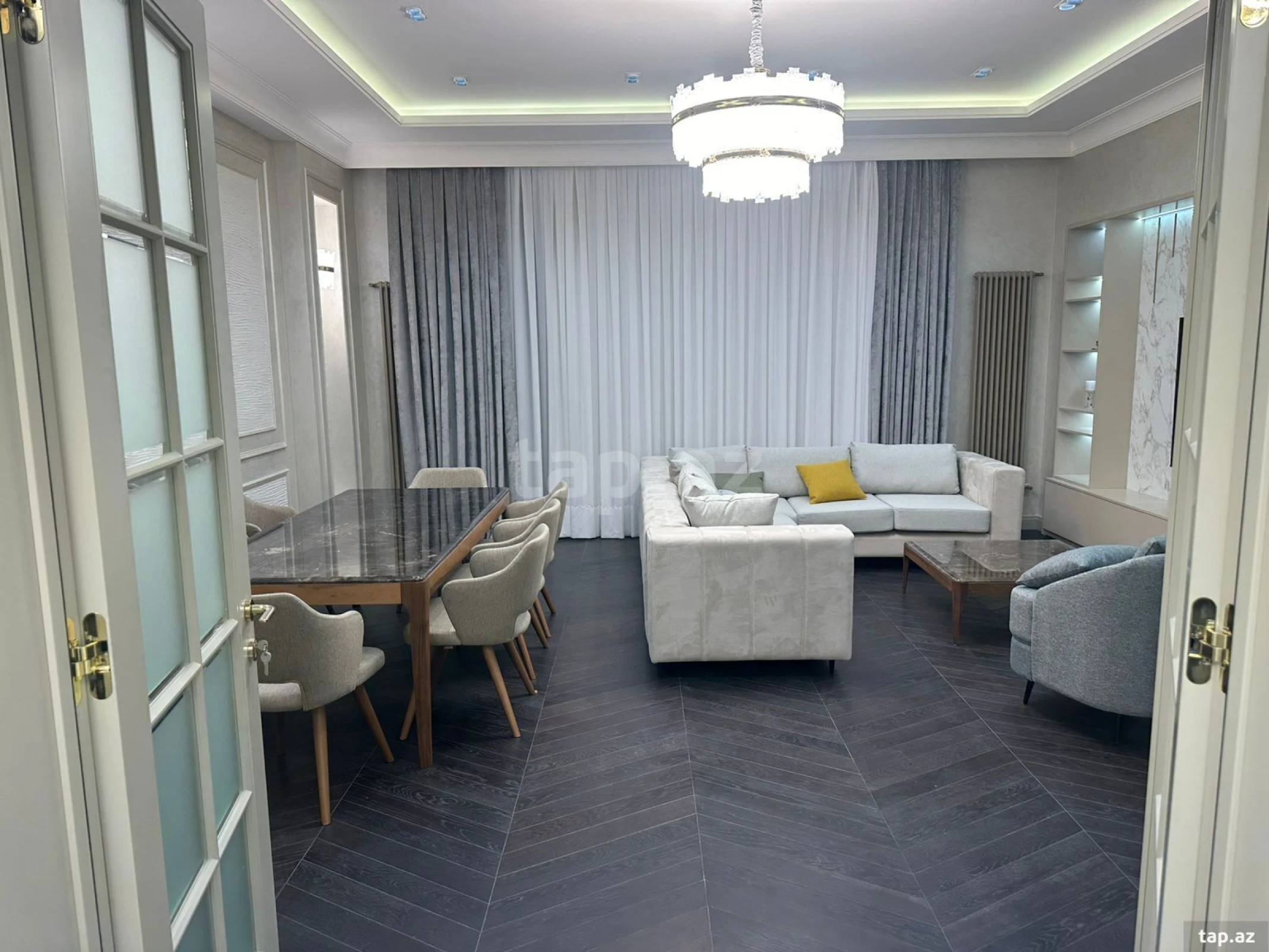 Kirayə verilir 3 otaqlı yeni tikili 160 m²