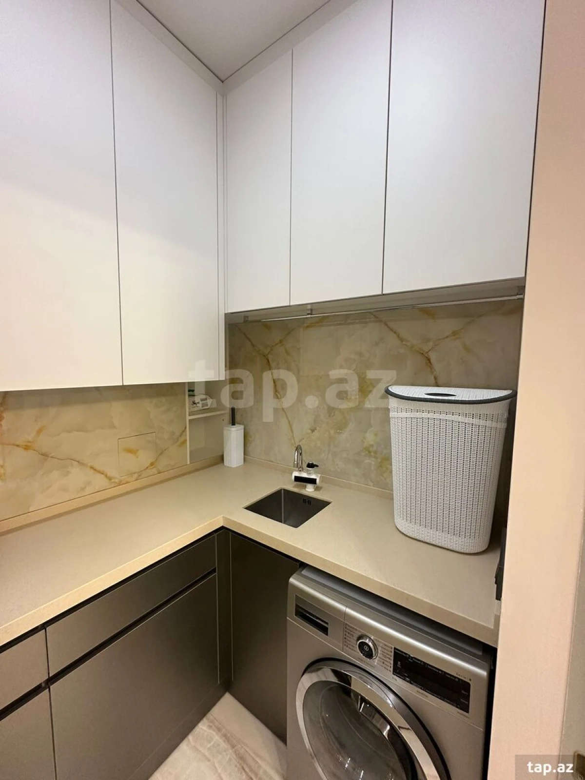 Kirayə verilir 3 otaqlı yeni tikili 160 m²