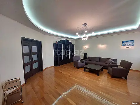 Kirayə verilir 4 otaqlı yeni tikili 190 m²