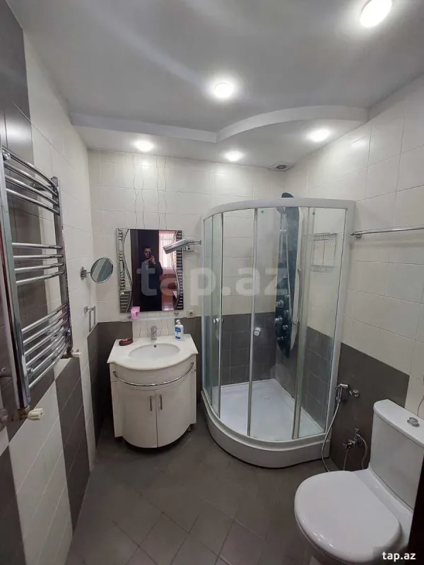 Kirayə verilir 4 otaqlı yeni tikili 190 m²