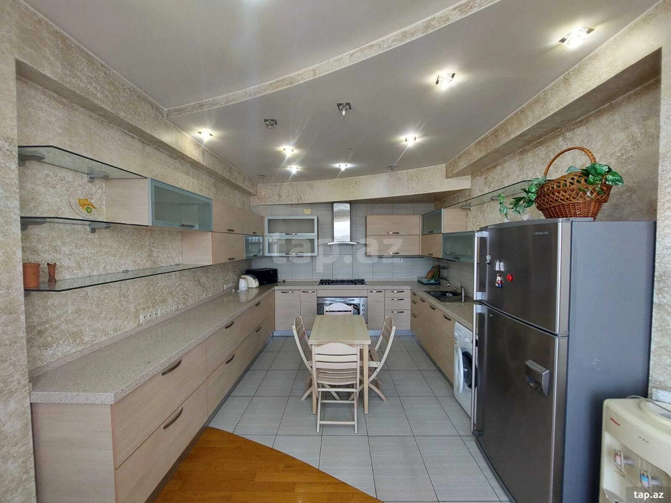 Kirayə verilir 4 otaqlı yeni tikili 190 m²