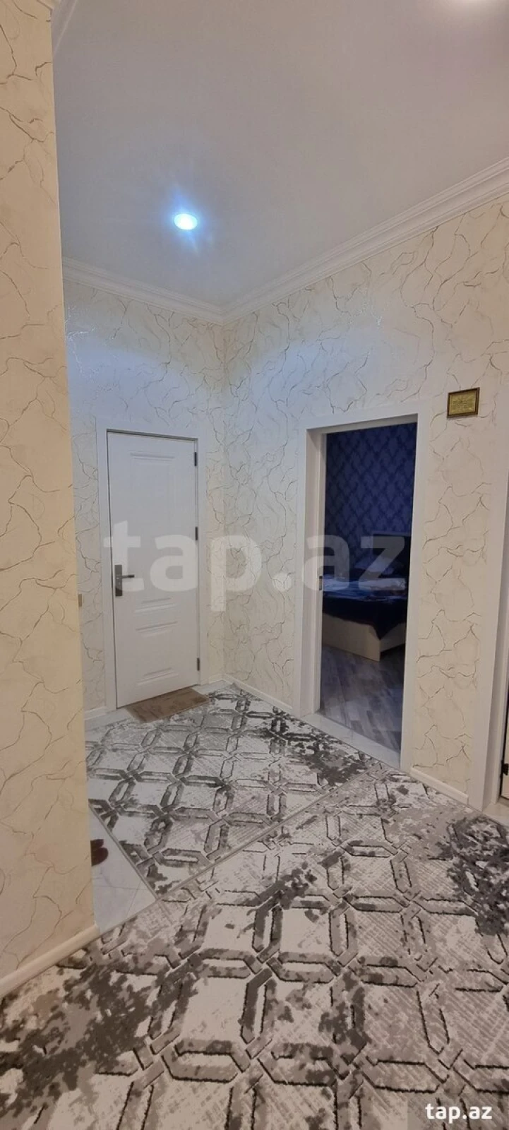 Satılır 8 otaqlı həyət evi