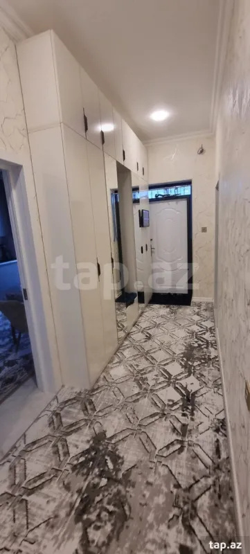 Satılır 8 otaqlı həyət evi