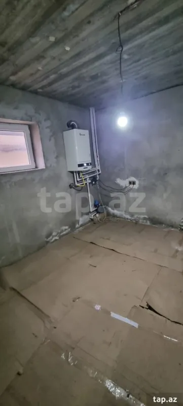 Satılır 8 otaqlı həyət evi