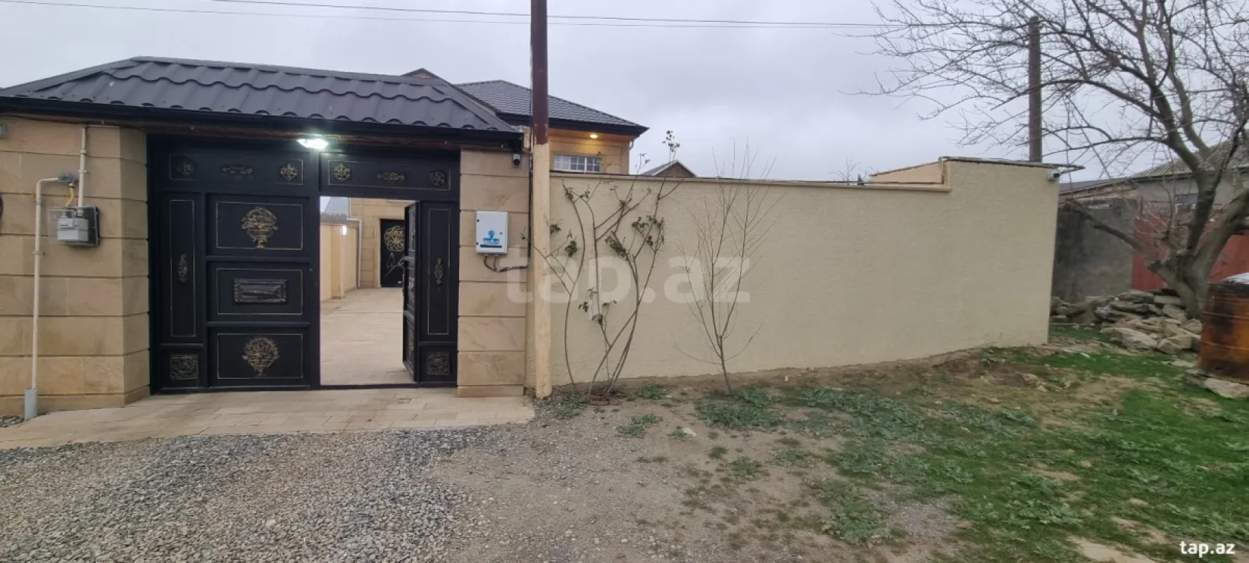 Satılır 8 otaqlı həyət evi