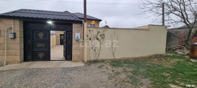 Satılır 8 otaqlı həyət evi