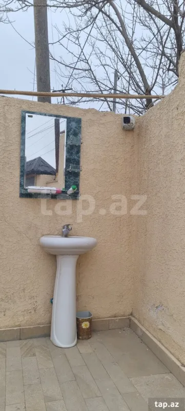 Satılır 8 otaqlı həyət evi