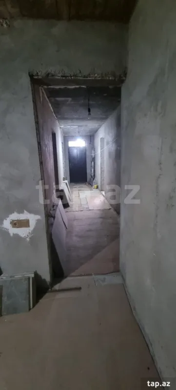 Satılır 8 otaqlı həyət evi