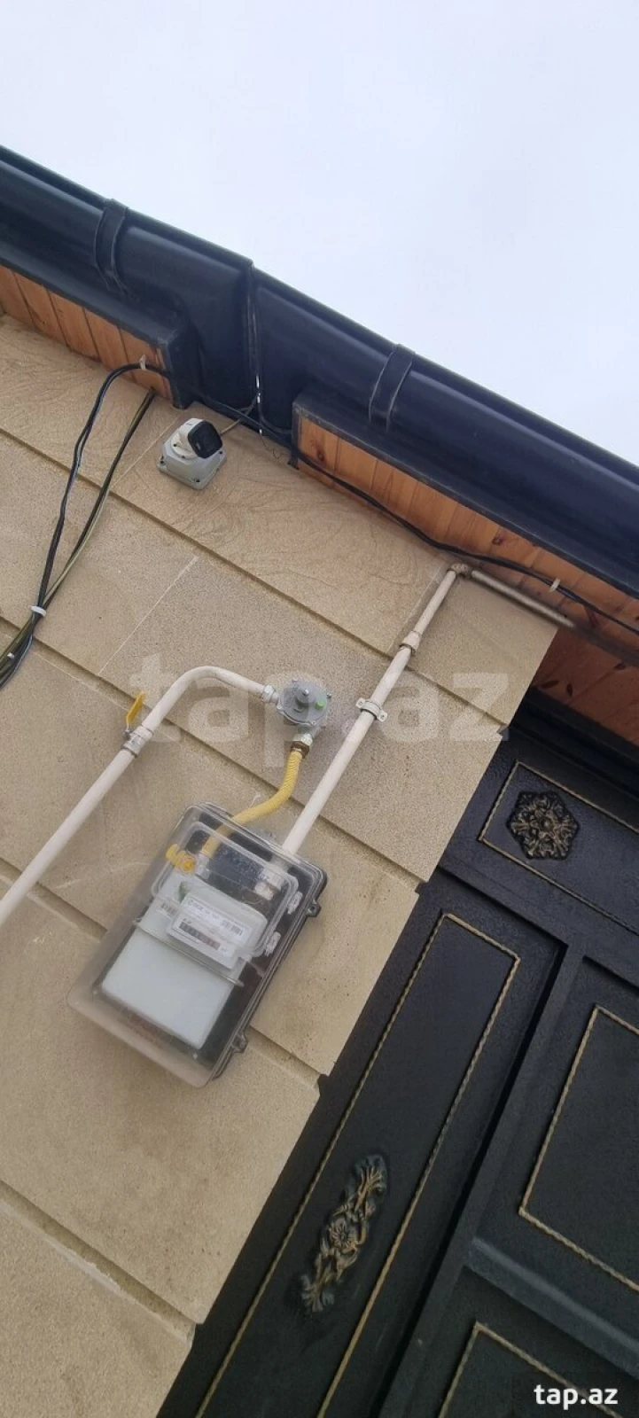 Satılır 8 otaqlı həyət evi