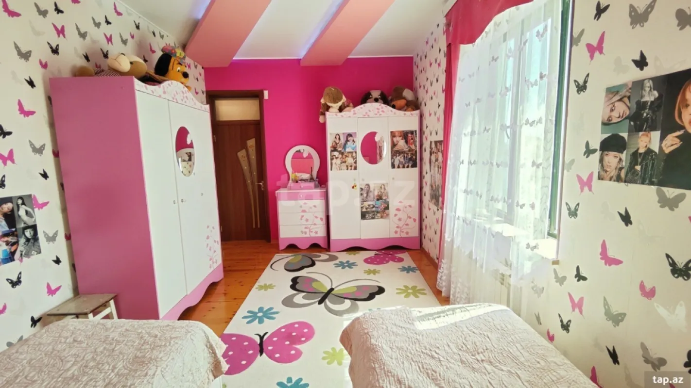 Satılır 8 otaqlı həyət evi