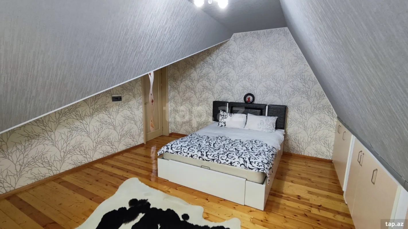 Satılır 8 otaqlı həyət evi