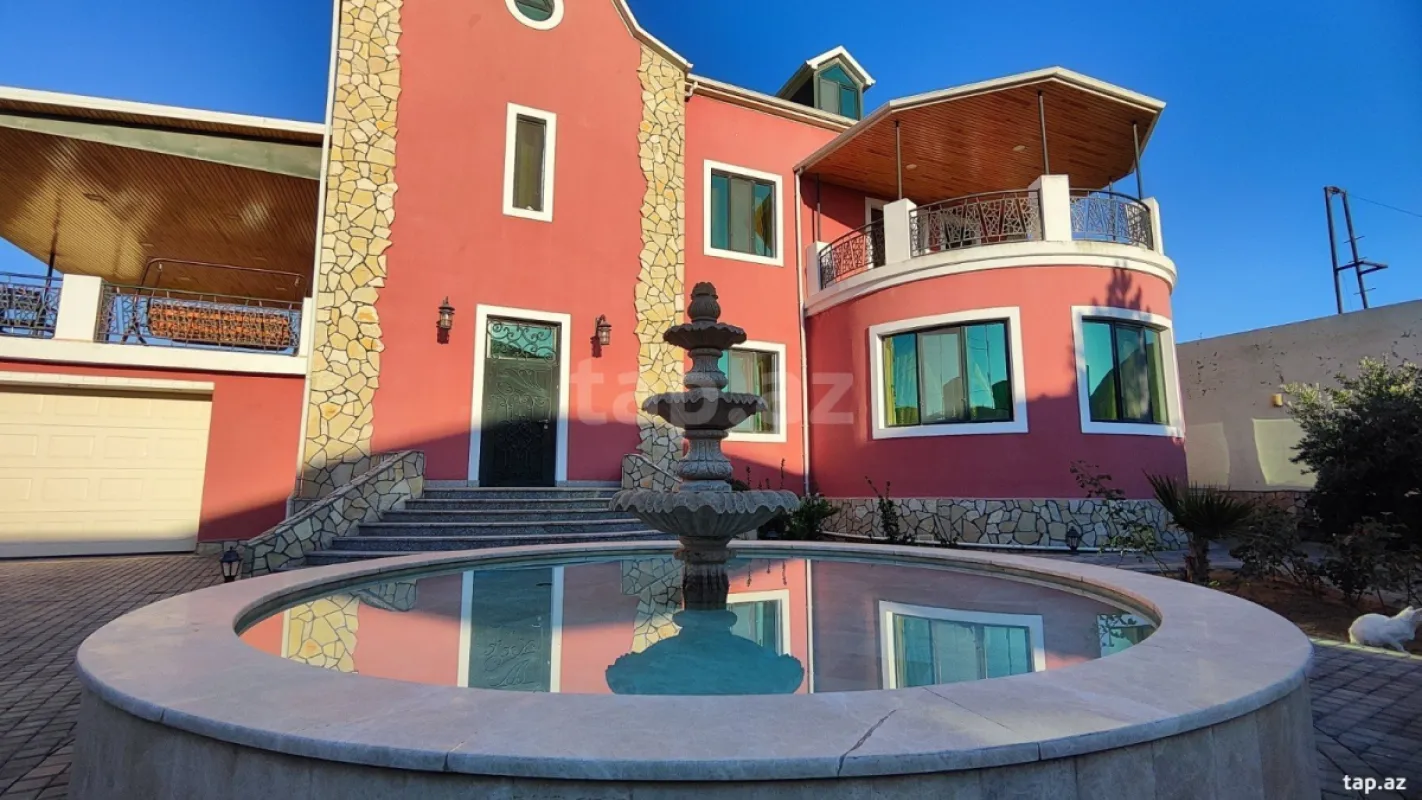 Satılır 8 otaqlı həyət evi
