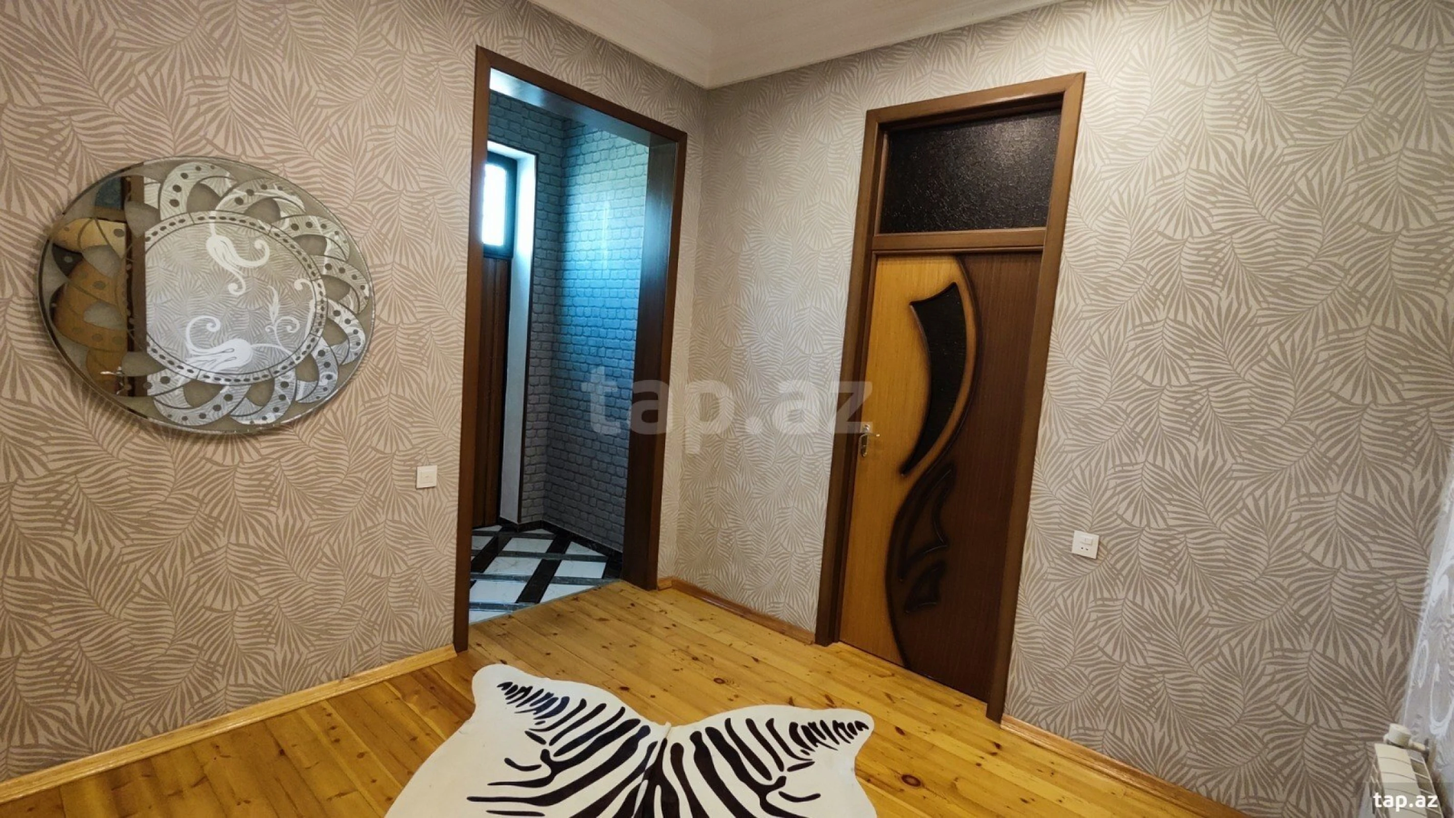 Satılır 8 otaqlı həyət evi