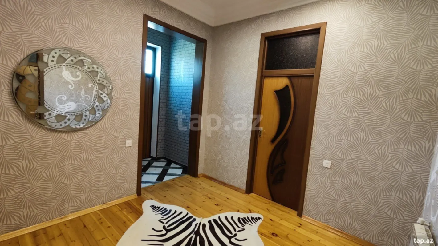 Satılır 8 otaqlı həyət evi