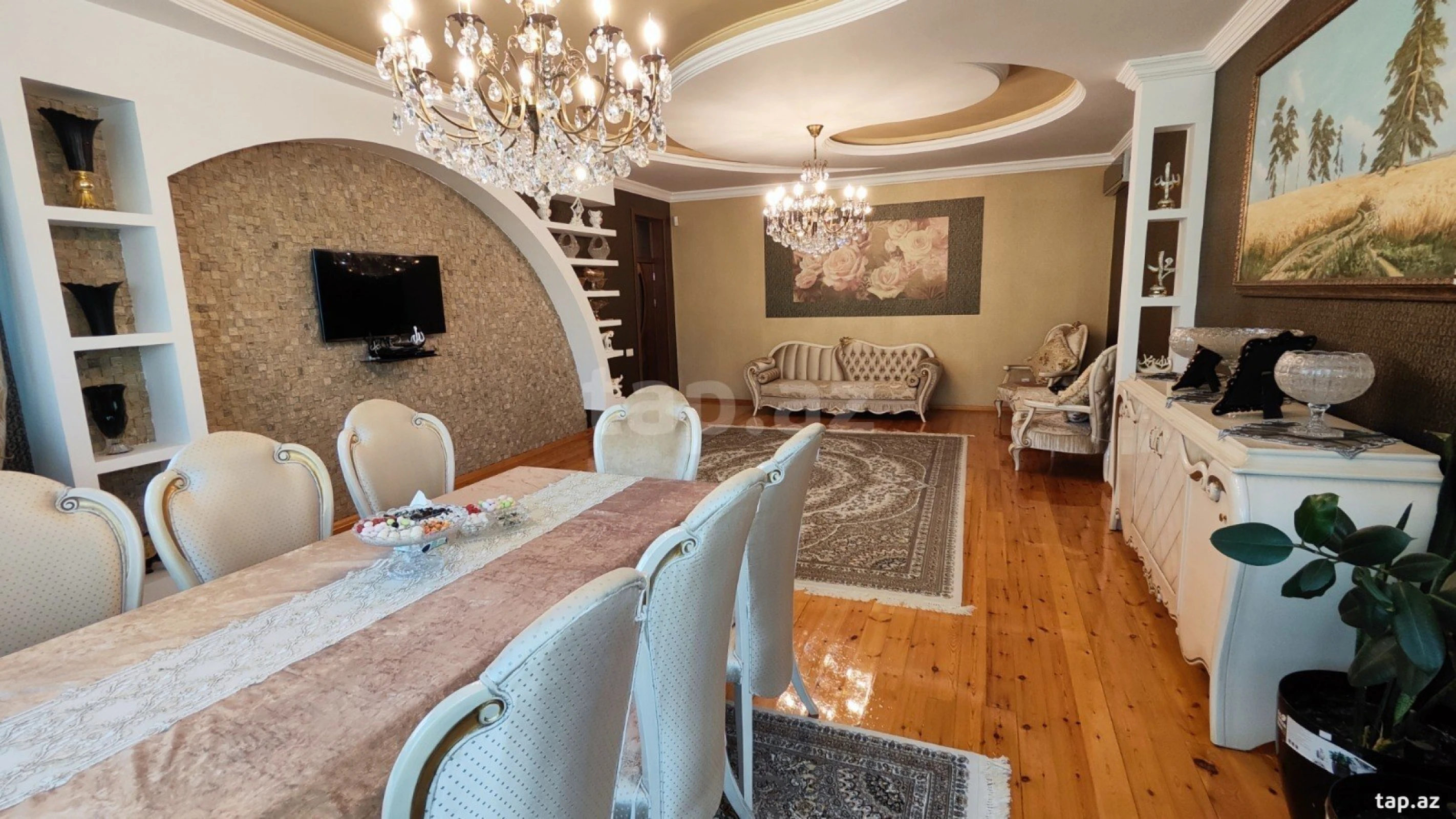 Satılır 8 otaqlı həyət evi