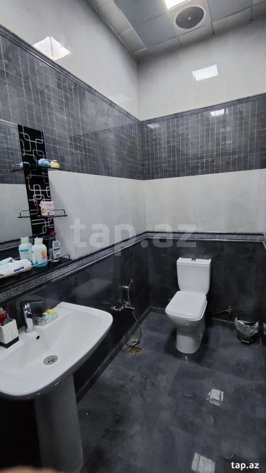 Satılır 8 otaqlı həyət evi